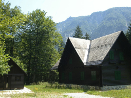 Koliko je danes vreden vikend? Oglasne cene na priljubljenih lokacijah vas bodo presenetile