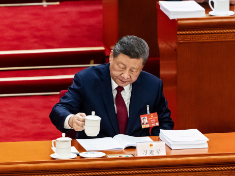 Crveni AI cunami: Xi budućnost Kine stavlja na domaće čipove i robote