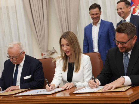 Vlada Srbije i MOL grupa potpisale ugovor o upravljanju NIS-om