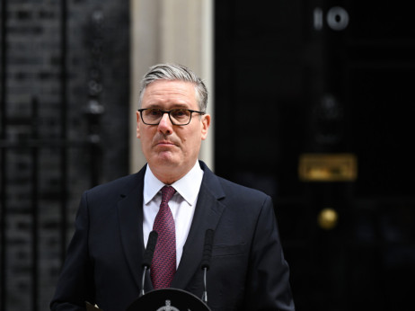 Britanske obveznice stabilne, funta niža nakon Starmerove ostavke