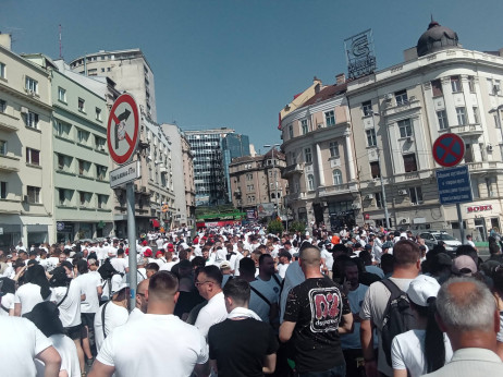 Skup "Srbija jedna porodica" ispred Doma Narodne Skupštine u Beogradu