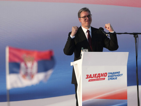 Skup "Srbija jedna porodica" održan ispred Doma Narodne skupštine, predsednik Srbije najavio ostavku