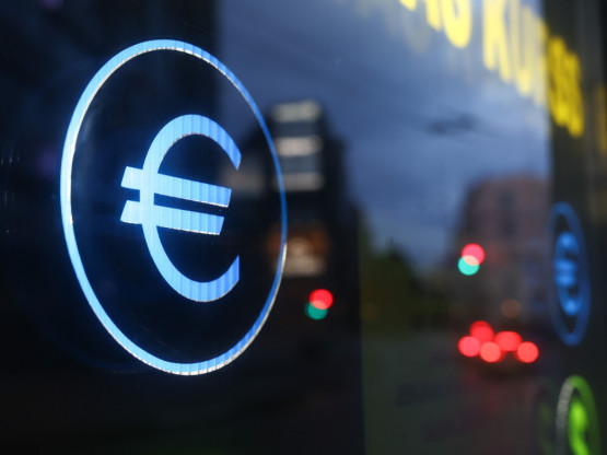 Wall Street menja prognoze - evro gubi podršku najvećih banaka