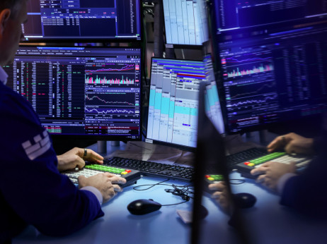 S&P 500 smanjuje dobitak podstaknut zapošljavanjem, proizvođači čipova tonu