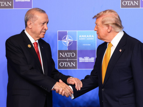 NATO postao predstava Trumpa i Erdogana, dok se svi naoružavaju