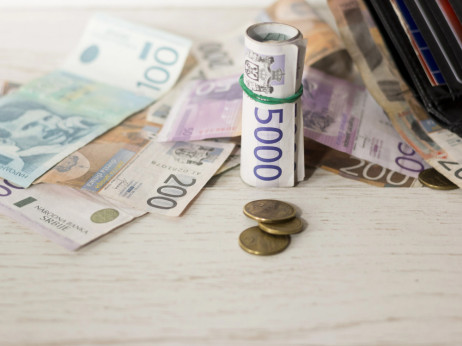 Manje bogatih prijavilo porez u Srbiji, najveći prihod 1,6 milijarde dinara