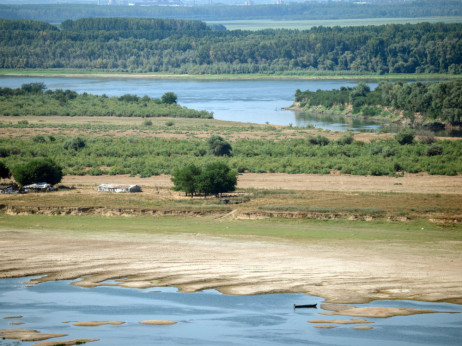 Rekordno nizak Dunav Beogradu doneo novu obalu