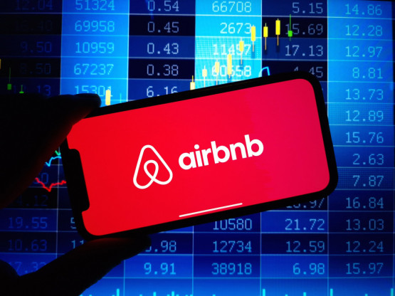 Airbnb je novi miljenik Wall Streeta, ali je Booking možda bolja opklada
