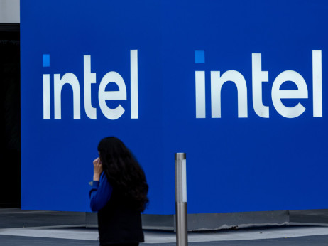 Intel na talasu AI buma prodaje akcije za 15 milijardi dolara