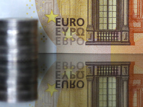 Skuplji krediti nisu zakočili privredu, dve trećine rasta dolazi od malih firmi