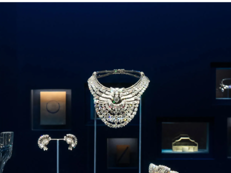 Kraljevska Van Cleef & Arpels ogrlica vredna 3,4 miliona evra ukradena iz bečkog muzeja