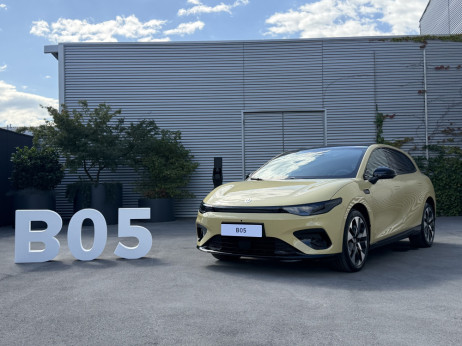 Leapmotor B05: Kitajski 'golf', ki meri na slovenski tržni Olimp