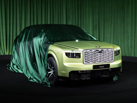 Bentley predstavio svoj prvi električni automobil - luksuzni SUV sa enterijerom od merino vune