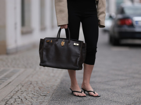 Zakaj bi moral Hermès še dodatno otežiti dostop do torb Birkin?