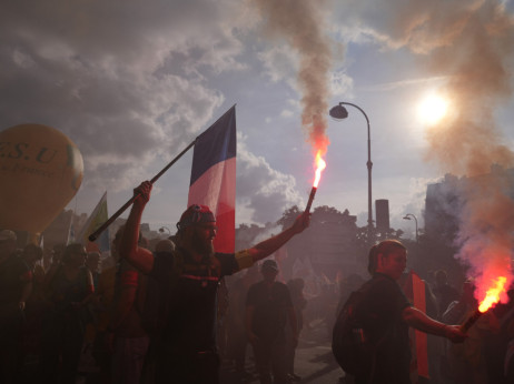 Nasilje potresa Francusku uoči novih protesta Žutih prsluka i studenata
