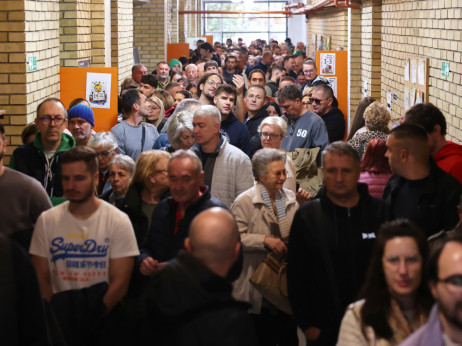 Izbori u Srbiji: Građani danas biraju novi parlament