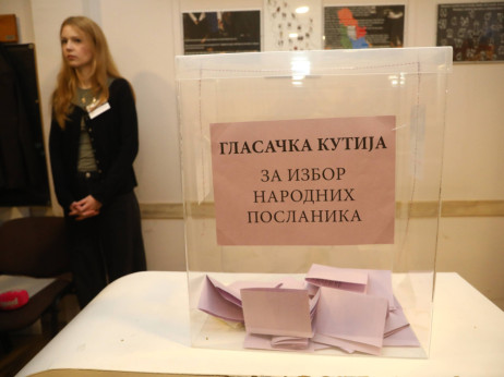 Zatvorena biračka mesta, do 19 sati glasalo 67,6 odsto birača